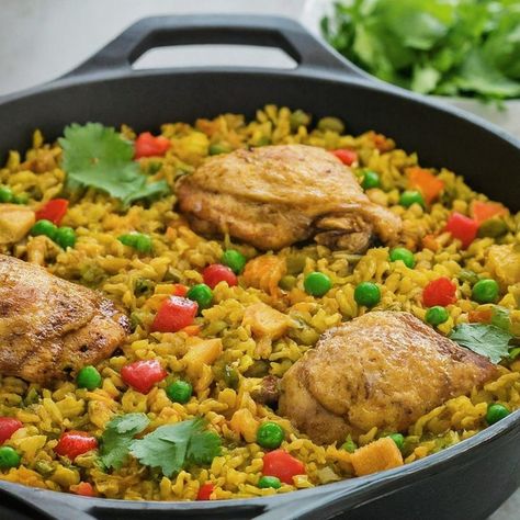 Colombian Arroz con Pollo Recipe - Instacart Colombian Chicken Recipes, Pollo Recipe, Butternut Soup, Colombian Food, Good Roasts, Roasted Red Peppers, Soup And Sandwich, African Food, Winter Food