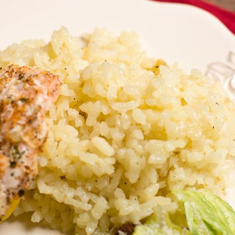 Rice Maker Recipes, Rice With Butter, Cheesy Rice Recipes, Lemon Herb Salmon, Parmesan Rice, Herb Salmon, Rice Maker, Cheese Rice, Garlic Rice