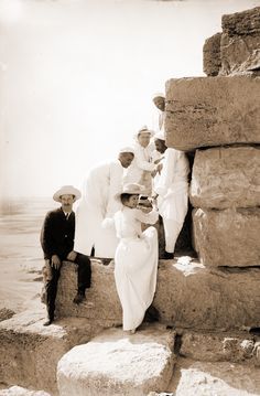 Tourists visiting the piramid, photographed around 1920. Pyramid Egypt, Egypt Tourism, The Great Pyramid, Great Pyramid, Old Egypt, The Pyramids, Pyramids Of Giza, Egyptian History, Giza