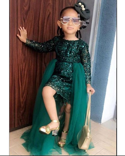 Cutie cc @lilwendywhyte  #Asoebi #AsoebiSpecial Yellow Pencil Skirt Outfit, Lace Gown Styles Aso Ebi, Kids Gown Design, African Print Outfits, Styles For Children, Lace Asoebi Styles, Asoebi Lace Styles, Nigerian Lace Dress, African Kids Clothes