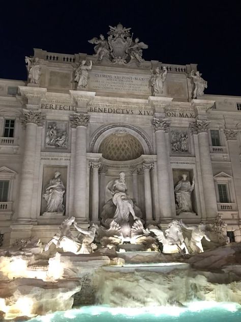 Travelling To Rome, Italy: The Ultimate Guide Trevi Fountain Night, Roman Fountain, Le Vatican, Empire Romain, Vatican Museums, Sistine Chapel, Trevi Fountain, Rome Travel, Vatican City