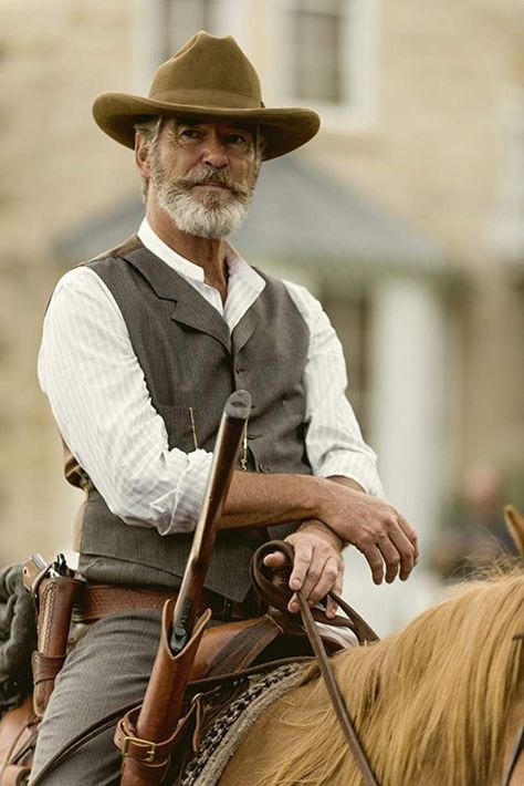 Pierce Brosnan as Eli McCullough in The Son (AMC 2017-19) Western Movie Characters, Pierce Brosnan Beard, Cowboy Films, Western Men, Cowboy Pictures, Real Cowboys, Wilde Westen, Cowboys And Indians, Western Movie