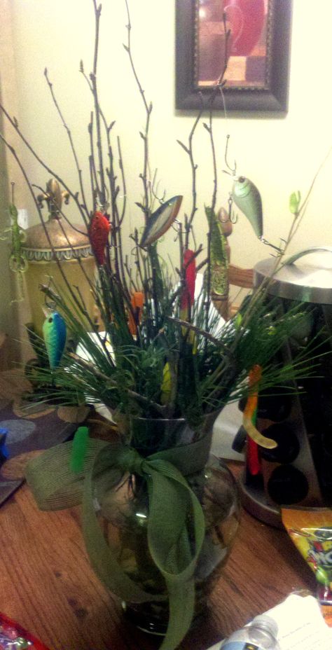 Fishing Bouquet... with fish in the vase Fishing Bouquet, Fish Centerpiece, Fishing Themed Wedding, Fishing Theme Party, Wedding Food Ideas, Fishing Themed Birthday Party, Baby Shower Fishing, Grooms Table, Suite Ideas