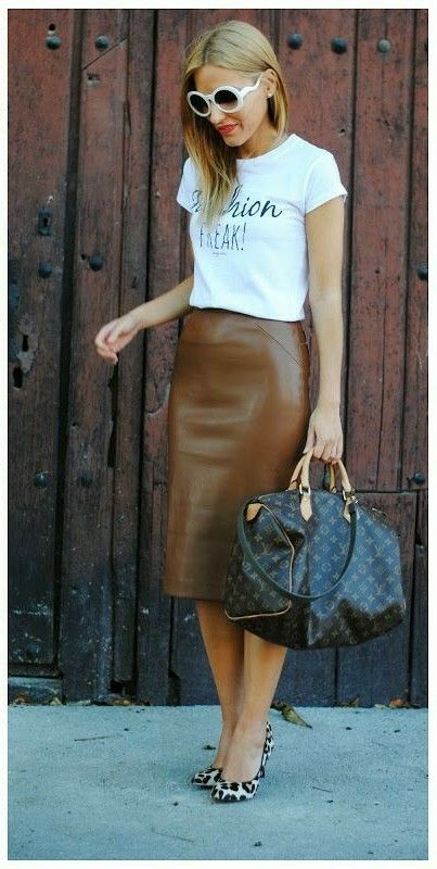 70s Fashion African American, Cafe Outfit, Leather A Line Skirt, Executive Fashion, Fashion Teenage Girls, Pencil Skirt Outfits, Leather Pencil Skirt, Leather Dresses, Leather Outfit