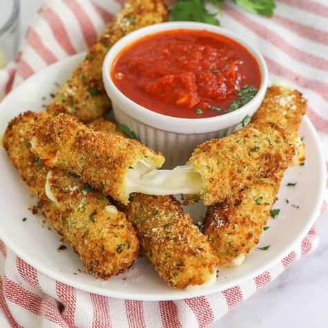 Homemade Mozzarella Sticks made in the air fryer! String cheese is breaded and frozen and fried in the air fryer for a crispy appetizer! Air Fryer Mozzarella Sticks, Air Fryer Mozzarella, Homemade Mozzarella Sticks, New Air Fryer Recipes, Air Fryer Recipes Snacks, Mozzarella Cheese Sticks, Easy To Make Snacks, Air Fried Food, Air Fryer Oven Recipes