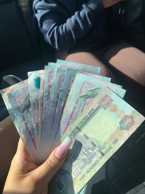 Dubai Currency Snapchat, Dubai Currency, Uae Money, Arabic Stories, Rich Aesthetic, Magical Makeup, Money Goals, Funny Arabic Quotes, Girly Accessories