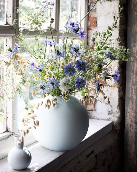 Spring Vase Arrangements, Wild Flowers Arrangements, Wild Flowers Aesthetic, Wild Flower Patch, Wedding Wild Flowers, Gallbladder Symptoms, Wild Floral Arrangements, Wild Flower Arrangements, Fleur Aesthetic