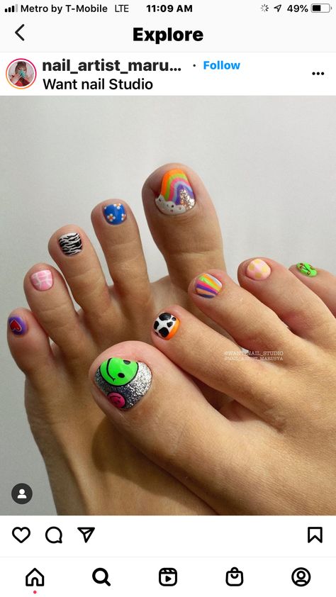 Funky Pedicure Designs, Korean Pedicure Ideas, Funky Pedicure, Fun Pedicure Ideas, Cute Pedicure Ideas, Rave Nails, Heart Nail Designs, Gel Toe Nails, Finger Nail Art