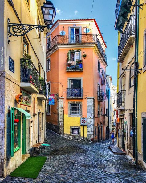 Porto Portugal, Lisbon, Post On Instagram, Portugal, Road, Architecture, On Twitter, Twitter, On Instagram