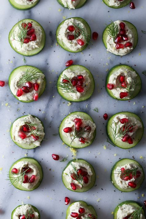 Herb Cashew Cheese and Pomegranate Cucumber Bites | Grain, gluten, & dairy free. Paleo/Whole 30 & vegan friendly. Cucumber Appetizers, Creamed Cucumbers, Party Bites, Healty Dinner, Cucumber Bites, Savory Herb, Cashew Cheese, Veggie Dip, Cashew Cream