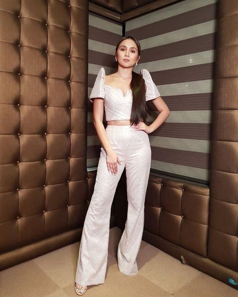 Kathryn Bernardo Filipiniana, Modern Filipiniana Outfit, Modern Filipiniana Outfit Classy Pants, Modern Filipiniana Outfit Classy, Filipiniana Dress Modern Philippines, Filipiniana Dress Modern, Modern Philippines, Filipiniana Outfit, Modern Filipiniana Dress