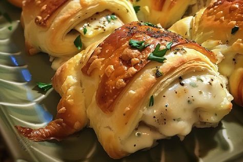 Chicken Stuffed Crescent Rolls Recipe, Chicken Roll Ups Stuffed, Chicken Stuffed Crescent Rolls, Crescent Chicken, Stuffed Crescent Rolls, Crescent Rolls Recipe, Recipes Sandwiches, Chicken Crescent Rolls, Tipsy Housewife