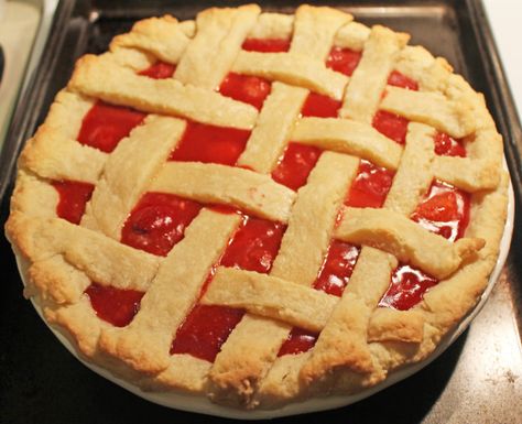 Strawberry Pie With Frozen Strawberries, Strawberry Pie Recipe Easy, Frozen Strawberry Desserts, Frozen Strawberry Recipes, Baked Strawberry Pie, Pie Recipe Easy, Easy Strawberry Pie, Strawberry Rhubarb Pie Recipe, Lattice Pie