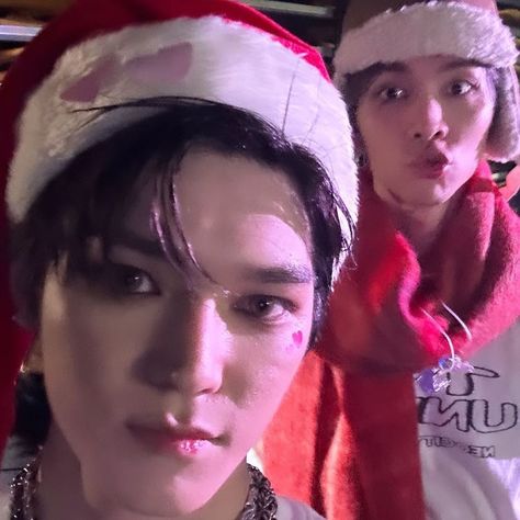 Nct Christmas, Nct 127 Taeyong, Rainbow Png, Nct Johnny, Popular People, Christmas Icons, Nct Taeyong, Pop Rocks, Kpop Guys