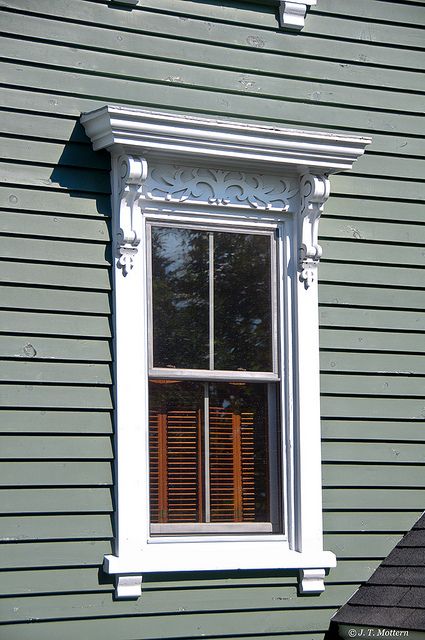 Victorian Window Trim Interior, Ornate Window Trim, Fancy Window Trim, Window Pediments Interior, Window Hood Designs, Victorian Windows Exterior, Victorian Window Trim, Jendela Vintage, Victorian Window