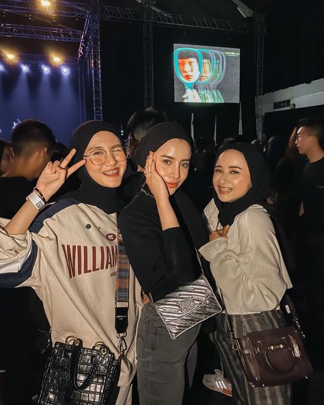 Concert Outfit Ideas Hijab, Outfit Hijab Ideas, Concert Ootd, Outfit Ideas Hijab, Gig Outfit, Concert Outfit Ideas, Concert Fashion, Casual Hijab Outfit, Business Casual Outfits For Women