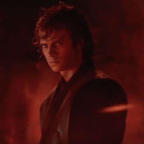 #ROTS #anakinskywalker #starwars #haydenchristensen Anakin Skywalker Angry, Anakin Skywalker Images, Anakin Smiling, Anakin Skywalker Smiling, Anakin Pfp, Anakin Skywalker Pfp, Anakin Skywalker Icon, Anakin Vader, Anakin And Padme