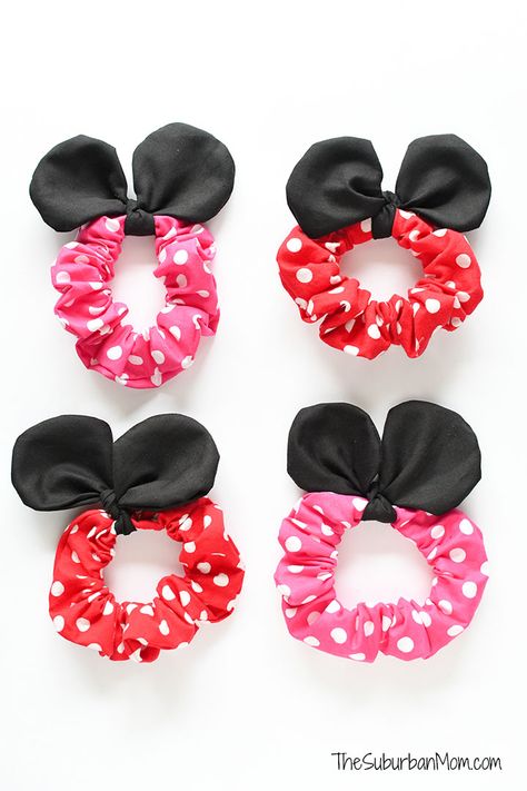 Minnie Mouse Scrunchies Free Pattern With Cricut Maker Minnie Mouse Scrunchie, Cricut Minnie Mouse, Scrunchies Pattern, Minnie Mouse Pattern, Newborn Hair Bows, Hair Accessories Display, Disney Craft, Minnie Mouse Hair Bows, Suburban Mom