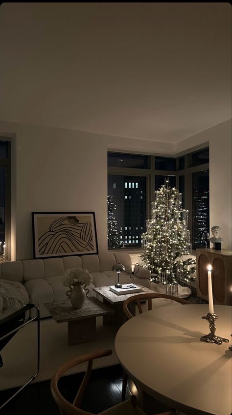 Christmas Tree Nyc, Christmas In Nyc, Tinsel Tree, Cozy Room Decor, Nyc Apartment, Decor Home Living Room, Junk Drawer, Cozy Room, Tree Christmas