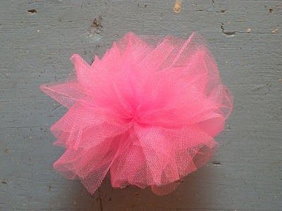 DIY Tulle pom pom for hair bow Tulle Projects, Tulle Garland, Tulle Pom Pom, Pom Pom Tutorial, Diy Tulle, Tulle Poms, Icing Design, 6 Birthday, Pom Garland