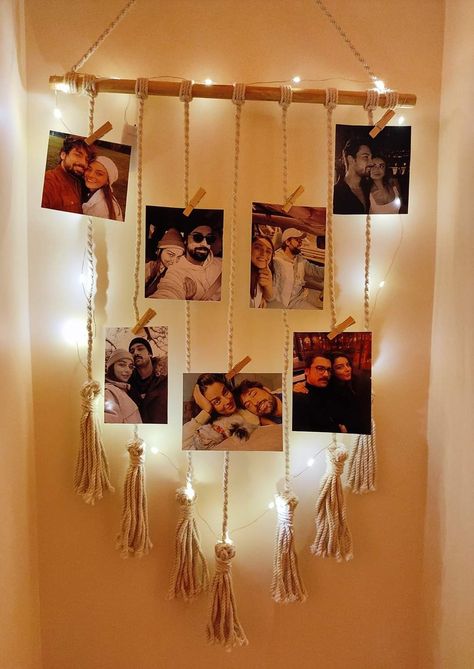 Polaroid Frame Wall, Photo Hanging Ideas Wall With Lights, Cute Ways To Hang Polaroids, Hanging Photo Frame Ideas Handmade, Diy Wall Decor For Hostel Room, Macrame Polaroid Hanger Tutorial, Easy Diy Wall Hanging, Cardboard Photo Frame, Diy Photo Display