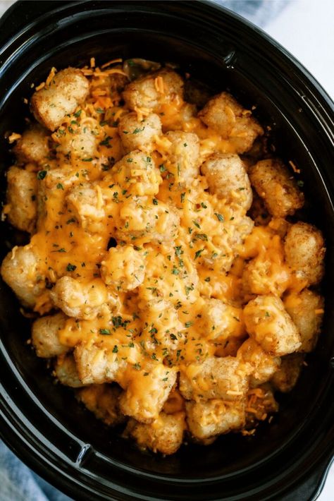 Tater Tot Casserole Crock Pot, Cowboy Casserole Recipe, Casserole Crockpot Recipes, Slow Cooker Ground Beef, Summer Slow Cooker Recipes, Cowboy Casserole, Tater Tot Recipes, Slow Cooker Casserole, Crockpot Casserole