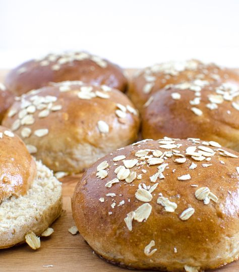 Homemade Whole Wheat Buns have got to be on your list for this summer! Tender, soft, and delicious and perfect for a juicy burger or some grilled chicken! Whole Wheat Hamburger Bun Recipe, Whole Wheat Buns, Paleo Bread Recipe, Burger Buns Recipe, Hamburger Bun Recipe, Juicy Burger, Breaking Bread, Homemade Hamburgers, Hamburger Buns