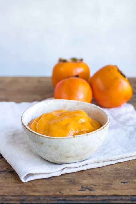 This homemade Persimmon Pulp recipe shows you how to make a sweet puree using persimmons. Use this pulp for baby food, baking recipes, or add it to a smoothie for a healthy dose of immune-boosting vitamin C. Persimmon Puree Recipes, Persimmon Jelly Recipe, Persimmon Jelly, Wild Persimmon, Persimmon Pulp, Freezer Prep, Fall Sweets, Pulp Recipe, Persimmon Recipes