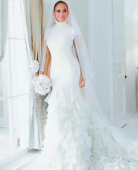 Jenifer Lopez Wedding Dress, Ralph Lauren Wedding Dress, Ralph Lauren Wedding, Jennifer Lopez And Ben Affleck, Celebrity Wedding Photos, Celebrity Wedding Dresses, Wedding Dresses Cinderella, Sparkly Wedding, Dream Wedding Ideas Dresses