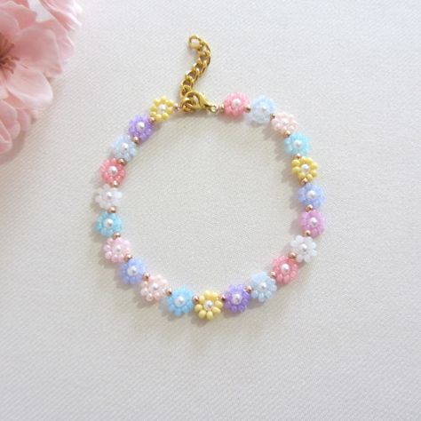 Colorful Bead Daisy Chain Bracelet Seed Beads Bracelet Daisy - Etsy Bead Daisy Chain, Summer Jewelry Diy, Flower Bracelet Diy, Beaded Daisy Chain, Bead Daisy, Daisy Chain Bracelet, Bracelet Seed Beads, Seed Beads Bracelet, Beaded Daisy