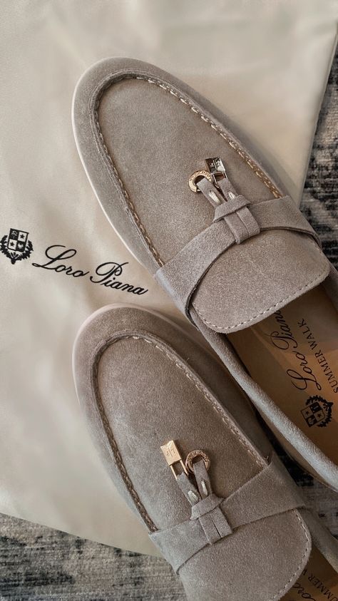 Loro Piana Summer Charms, Quality Aesthetic, Loro Piana Men, Italian Fashion Brands, Italian Luxury Brands, Men Loafers, Mens Nike Shoes, Sneakers For Men, Quiet Luxury