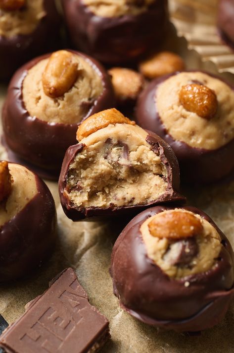 Nut Desserts, Easy Buckeyes, Easy Buckeye Recipe, Buckeye Recipe Easy, Coated Peanut, Buckeye Recipe, Buckeye Candy, Nature Recipes, Low Sugar Dinners