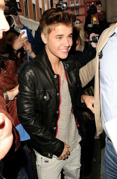 All About Justin Bieber, Justin Bieber Style, Believe Tour, Jon Hamm, Justin Bieber Pictures, Tyra Banks, Star Track, I Love Justin Bieber, Justin Beiber