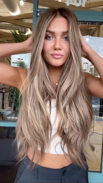 Long Brown Blonde Hair, Brown And Blonde Extensions, Color Hair Extensions Ideas, Blonde Extensions In Brown Hair, Dirty Blonde Extensions, Blonde To Brunette Hair, Hair Styles With Extensions, Blonde Hair With Extensions, Long Bronde Hair