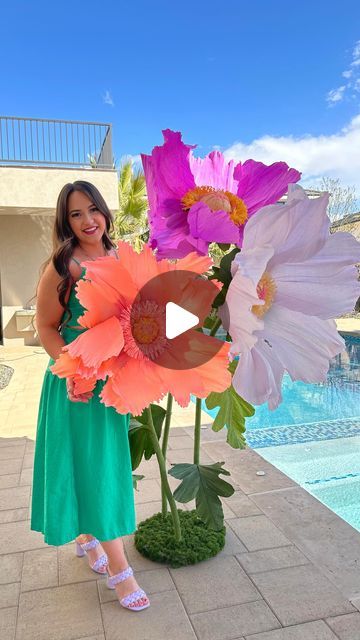 Kim Coffin | Cricut, Sewing, Crafts, & DIY on Instagram: "Ready to make you own giant flowers? 🌸 Comment “link” below and I'll message you with the full step-by-step guide!  Follow @sweetredpoppy for more crafting inspiration ✨  These flowers make the perfect addition to any celebration, whether it’s a wedding, birthday, or baby shower!   #giantflower #giantflowers #diycraft #giantpaperflower #eventbackdrop #crepepaper #paperflower #diy #lowes" Giant Paper Flower Tutorial, Sweet Red Poppy, Giant Flowers Diy, Silk Flower Centerpieces, Giant Paper Flowers Template, Flower Petal Template, Paper Flower Centerpieces, Bird Template, Event Props