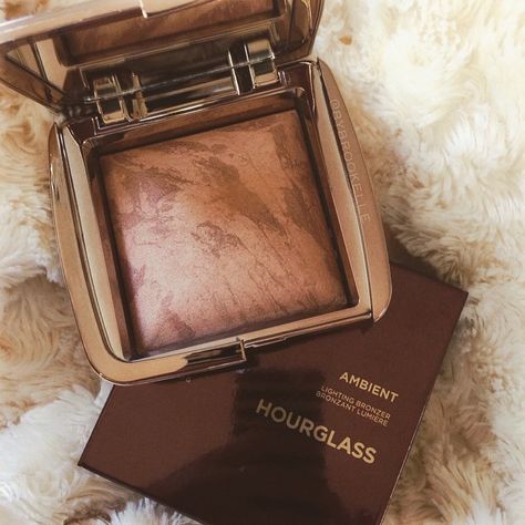 YASS @hourglasscosmetics 🙌 You've done it again 😲 Hourglass Bronzer, Brookelle Mckenzie, Future Makeup, Hourglass Ambient, Hourglass Makeup, Performance Makeup, Makeup Wishlist, Makeup Stuff, Favorite Makeup Products