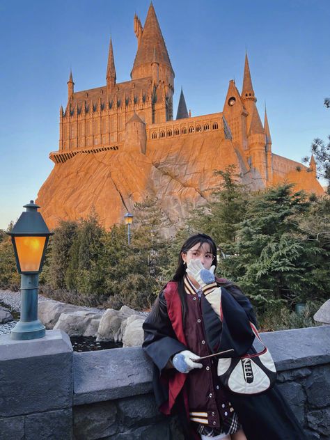 Universal Studios Japan Aesthetic, Universal Studios Japan Outfit, Hogwarts Universal Studios, Hana Lin, Japan Moodboard, Universal Studio Osaka, China Lifestyle, Japan Pics, Universal Studios Outfit