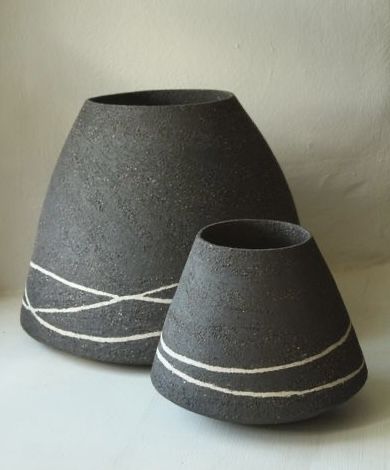 Pottery Molds, African Pottery, Wood Kiln, Contemporary Pottery, Pottery Form, Afrikaanse Kunst, Pottery Pot, Black Porcelain, Clay Vase