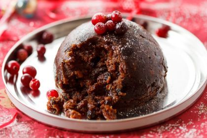 Christmas Pudding Recipes, Moist Pumpkin Bread, Plum Pudding, Cake Chocolat, Pumpkin Bread Recipe, Cooked Apples, Vegan Christmas, Chocolate Topping, Xmas Food