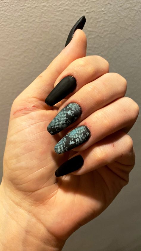 Green Snake Nails, Snake Skin Nails Designs, Nails Snake Skin, Snake Nail Art, Snake Skin Nails, Snake Nail, Gel Polish Designs, Black Gel Nails, Nails Art Designs