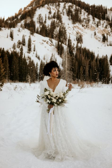 Snow Elopement Photography, Snow Bride, Snow Elopement, Winter Elopement Ideas, Winter Elopement Dress, Winter Bridal Photoshoot, Winter Bride Photoshoot, Winter Wedding Drinks, Snow Bride Photo Shoot