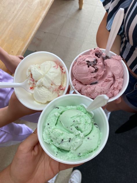 Ice Cream Astethic, Eis Aesthetic, Ice Cream In A Cup, Gelato Aesthetic, Aesthetic Ice Cream, Ice Cream Aesthetic, Ice Cream Pictures, Lost Daughter, Yummy Ice Cream