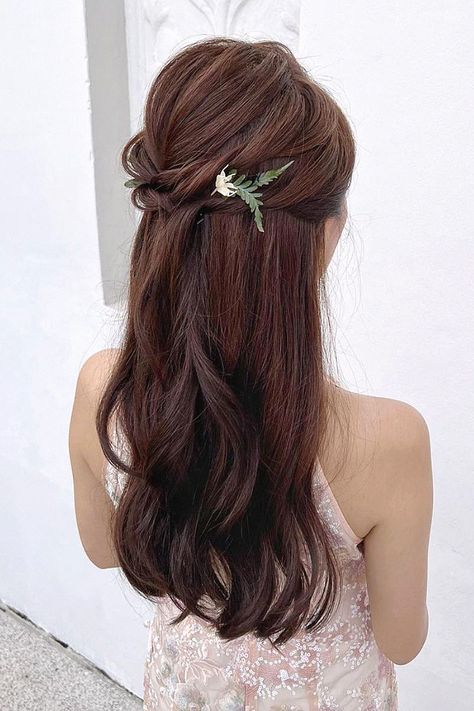 Love one bridal hairstyle half up, half down. Follow me for more bridal looks, and share what you think below. Romantic Braid, Vintage Waves, Romantic Wedding Hair, Boho Twists, Bridal Hair Inspiration, Bridal Hairstyle, Elegant Updo, Wedding Hairstyle, Half Up Hair