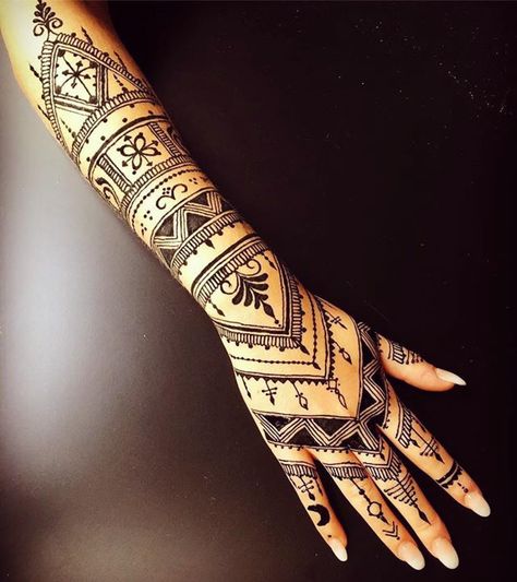 Japanese Henna Tattoo, Geometrical Henna Designs, Half Arm Henna Designs, Arm Henna Designs Half Sleeves, Henna Tattoo Sleeve Arm, Henna Hand And Arm, Back Henna Designs Hand, Henna Designs Hand And Arm, Henna Design Arm