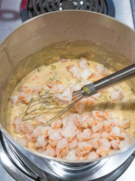 Adding shrimp to sauce for Shrimp Newburg Newburg Sauce, Shrimp Newburg, Seafood Newburg, Spicy Cream Sauce, Appetizers Seafood, Puff Pastry Shells, Seafood Entrees, Shrimp Recipes For Dinner, Pastry Shells