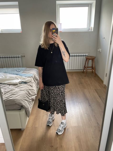 Print Midi Skirt Outfit, Flower Skirt Outfit Summer, Printed Midi Skirt Outfit, Flower Skirt Outfit, Skirt Outfit Summer, Midi Skirt Outfit, Flower Skirt, Printed Midi Skirt, Skirt Outfit