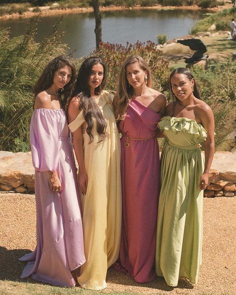 Multi Colour Bridesmaid Dresses, Cool Bridesmaids, Bridgerton Bridesmaid Dresses, Bridesmaids Palette, Bridesmaid Bright Colors, Bright Floral Wedding Bridesmaid Dresses, Natural Bridesmaid Dresses With Bright Flowers, Multicolored Bridesmaids Dresses, Eclectic Bridesmaid Dresses