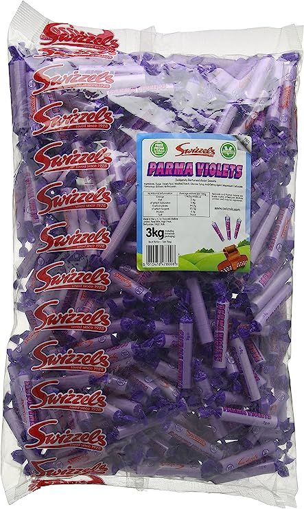 Christmas Sweet Cones, Making Sweets, Parma Violets, Sweet Cones, Luxury Food, Sweet Lover, Sweet Bags, Bulk Candy, Party Pack