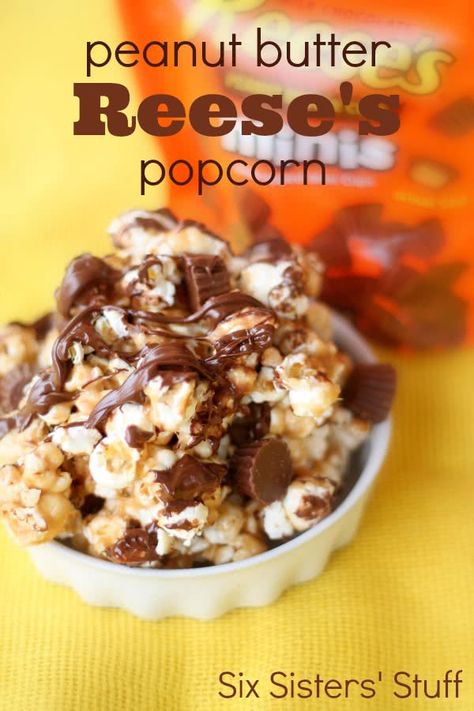 Reeses Popcorn, Peanut Butter Popcorn, Popcorn Treats, Popcorn Recipe, Butter Popcorn, Popcorn Recipes, Yummy Sweets, Snack Mix, Snack Time