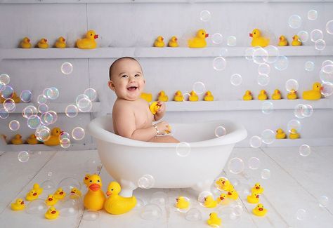 Baby smiles in a bath tub with yellow rubber ducks and lots of bubbles Frogs Photography, First Birthday Photography, Cute Ducklings, Cake Smash Photography, Fairytale Photography, Smash Cake Photoshoot, Rubber Ducks, Birthday Photography, Baby Mermaid